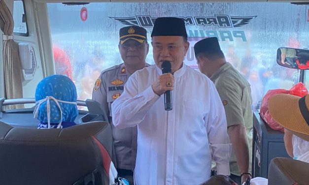 Kepulangan 206 Jamaah Haji Asal Lampung Barat Disambut Haru Wabup Mad Hasnurin dan Pihak Keluarga