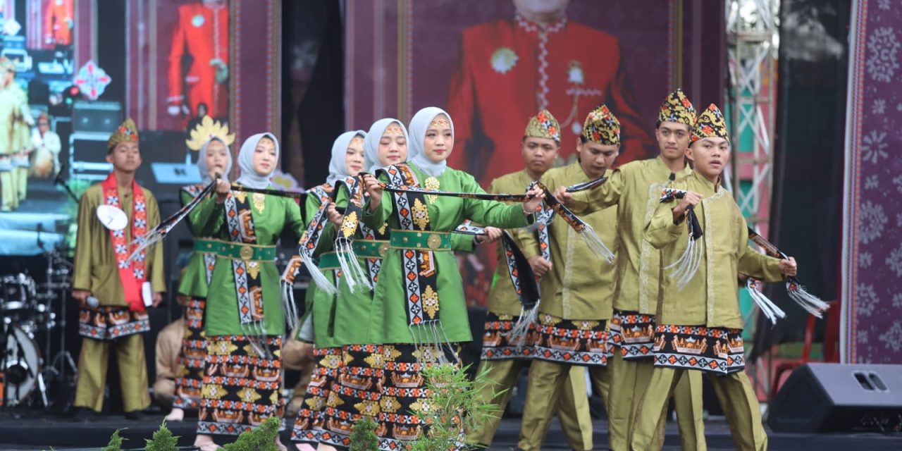 Sekda Nukman Apresiasi Lomba Nyambai Festival Sekala Bekhak XII, Dorong Anak Muda Lestarikan Budaya Lampung Barat