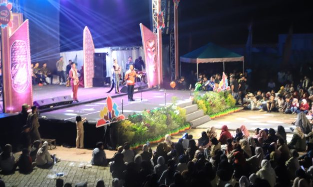 Gema Gamolan Pekhing Tutup Festival Sekala Bekhak XII, Komitmen Lestarikan Budaya Lampung Barat Menguat