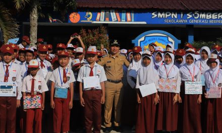 Buka MPLS di SMPN 1 Sumber Jaya, Bupati Parosil : Disiplin, Integritas, dan Seragam Gratis untuk Siswa Baru