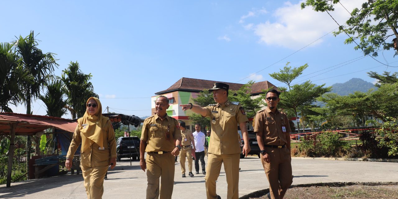 Tinjau Sekolah Kopi, Bupati Parosil Beri Pesan ke Dinas Perkebunan Hingga Karyawan