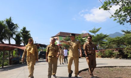 Tinjau Sekolah Kopi, Bupati Parosil Beri Pesan ke Dinas Perkebunan Hingga Karyawan