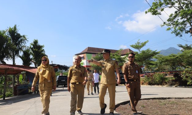 Tinjau Sekolah Kopi, Bupati Parosil Beri Pesan ke Dinas Perkebunan Hingga Karyawan