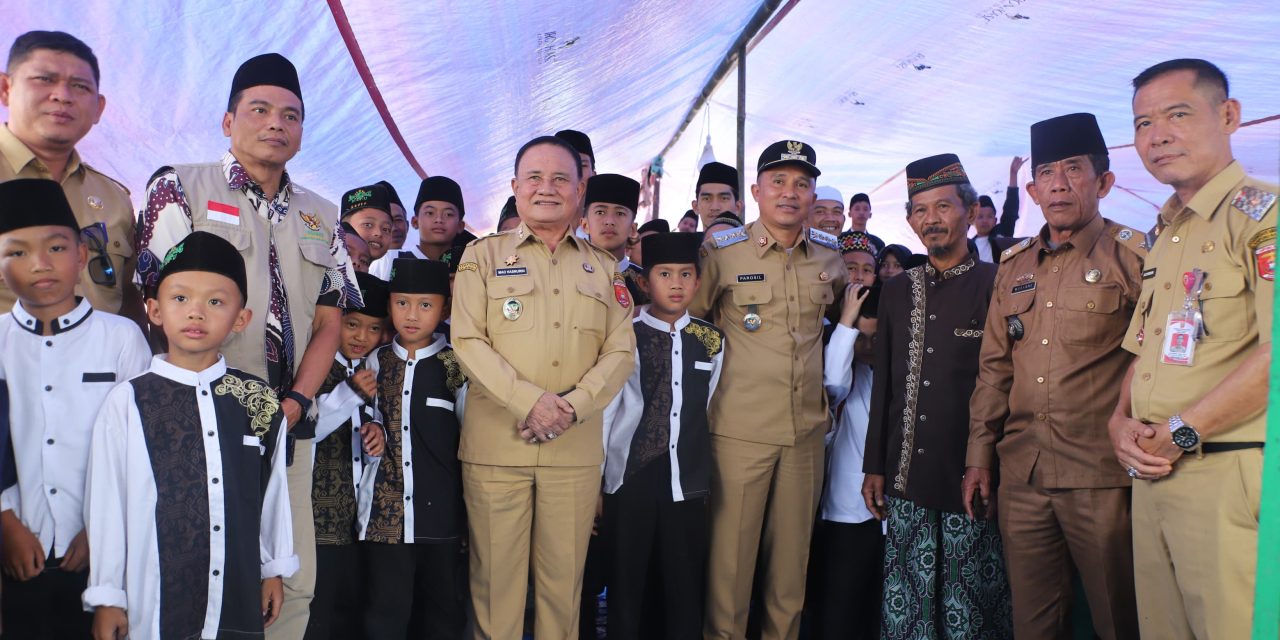 Tinjau TPA Sunan Bonang Pasca Kebakaran, Bupati Parosil Serahkan Bantuan dan Ingatkan Bahaya Korsleting