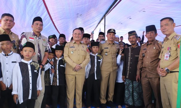 Tinjau TPA Sunan Bonang Pasca Kebakaran, Bupati Parosil Serahkan Bantuan dan Ingatkan Bahaya Korsleting