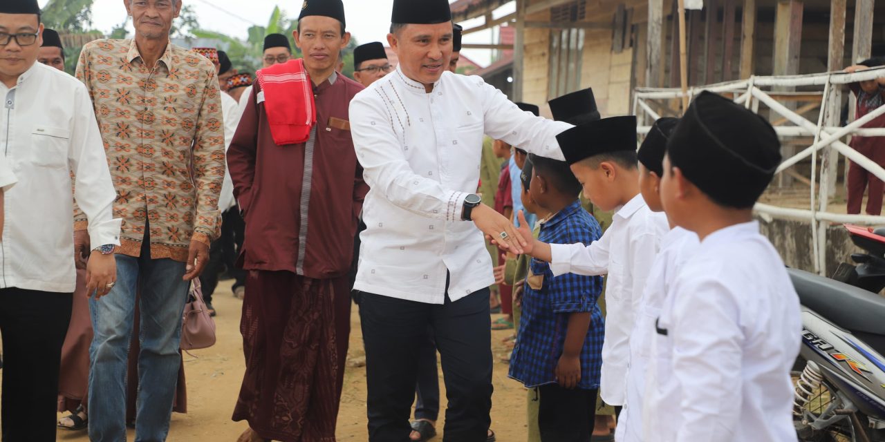 65 KK di Sukamakmur Belalau Resmi Nikmati Listrik, Bupati Parosil: Cahaya Listrik Untuk Rumah, Cahaya Iman untuk Hati