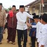 65 KK di Sukamakmur Belalau Resmi Nikmati Listrik, Bupati Parosil: Cahaya Listrik Untuk Rumah, Cahaya Iman untuk Hati