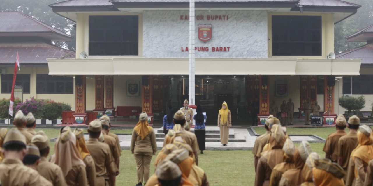Kominfo Lampung Barat Paparkan Penguatan Layanan Digital dan Aplikasi BAKAS saat Apel Mingguan ASN