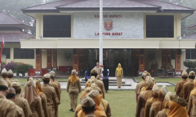 Kominfo Lampung Barat Paparkan Penguatan Layanan Digital dan Aplikasi BAKAS saat Apel Mingguan ASN
