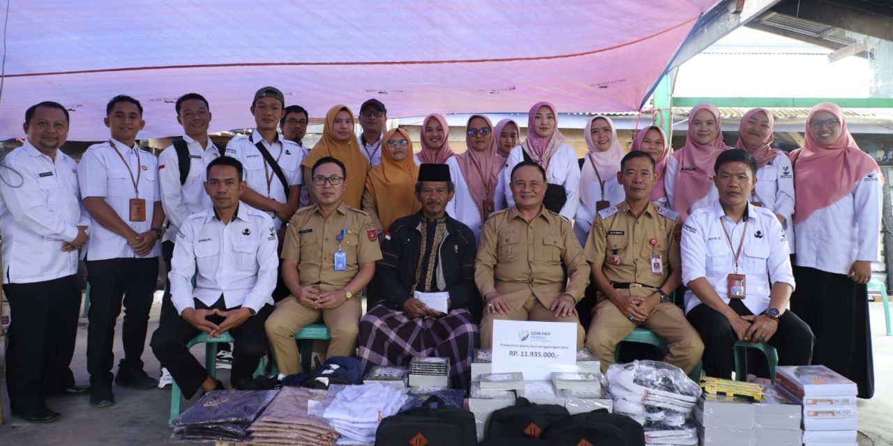 Wakil Bupati Lampung Barat Serahkan Donasi untuk Pembangunan Kembali TPA Sunan Bonang