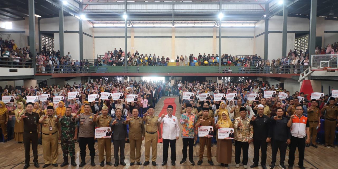 Bupati Parosil Sambut Kunjungan Reses Anggota DPR RI Al Muzammil Yusuf, Ribuan Siswa Lampung Barat Terima Beasiswa PIP