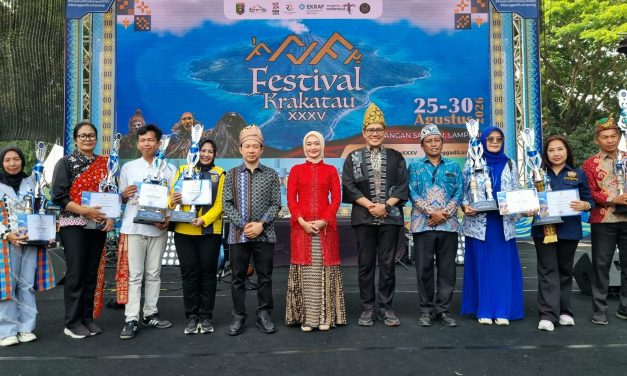 Lampung Barat Sabet Juara Kabupaten Terkreatif di Lampung Tapis Karnaval 2026