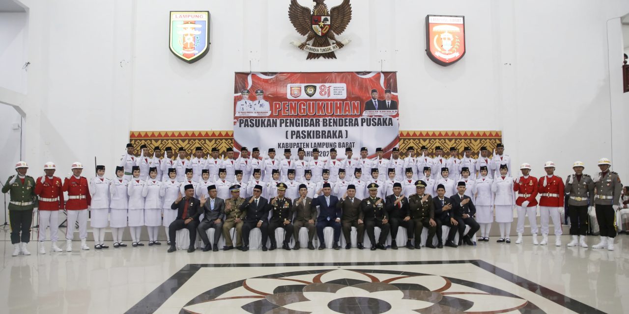 50 Anggota Paskibraka Lampung Barat Dikukuhkan Bupati Parosil, Siap Bertugas pada 17 Agustus 2026