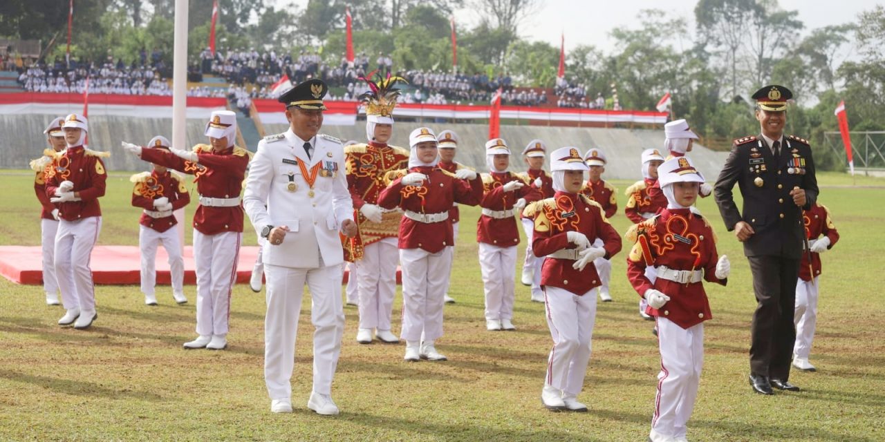 Kemeriahan HUT RI ke-81 di Lampung Barat, Parade Pelajar Sukses Hipnotis Bupati Beserta Tamu Undangan