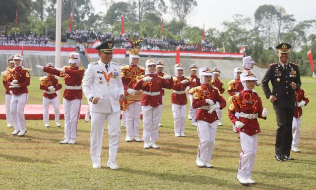 Kemeriahan HUT RI ke-81 di Lampung Barat, Parade Pelajar Sukses Hipnotis Bupati Beserta Tamu Undangan