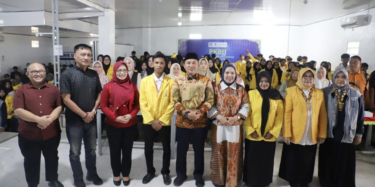 Lewat Beasiswa UT, Bupati Parosil Dorong Peningkatan SDM Lampung Barat