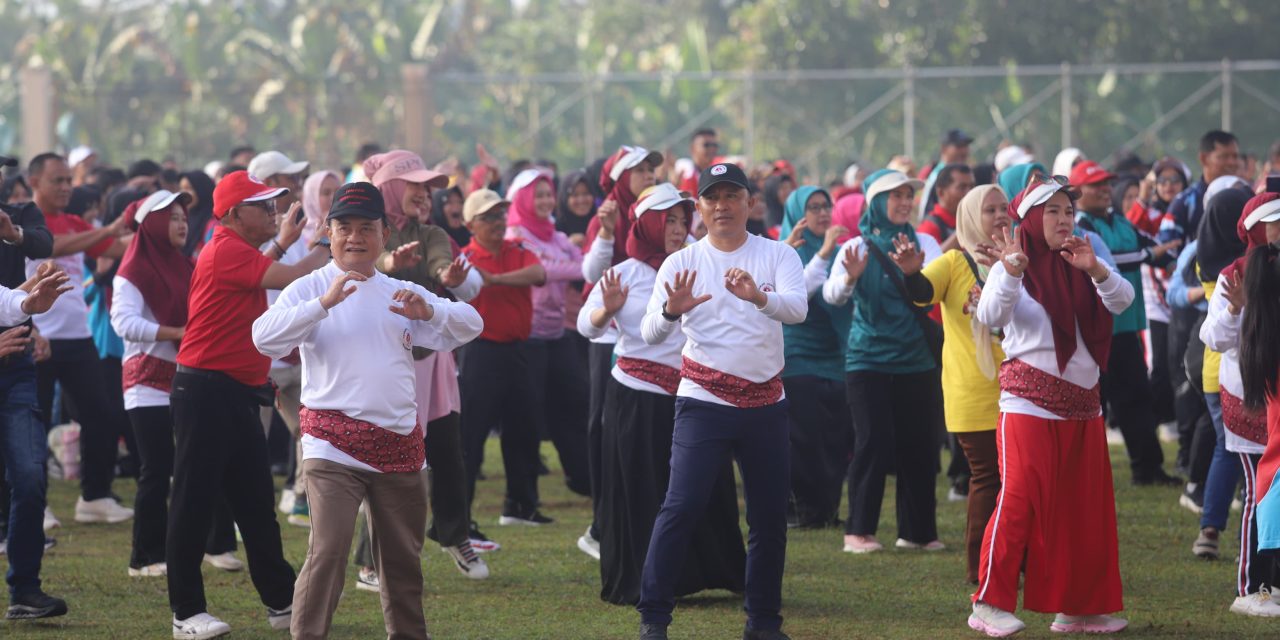 Senam Bersama Ribuan Warga, Ibu 49 Tahun Dari Padang Dalom Berangkat Umroh Gratis