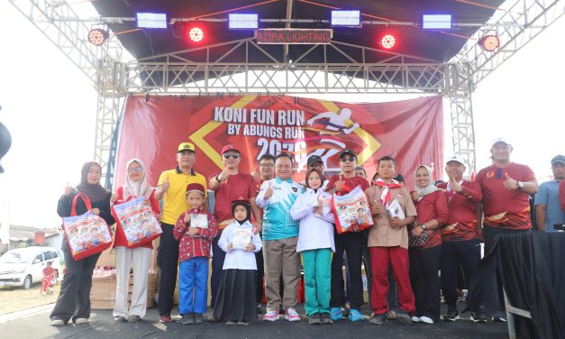 688 Pelajar Kebun Tebu Terima Seragam dan Buku Gratis dari Pemkab Lambar
