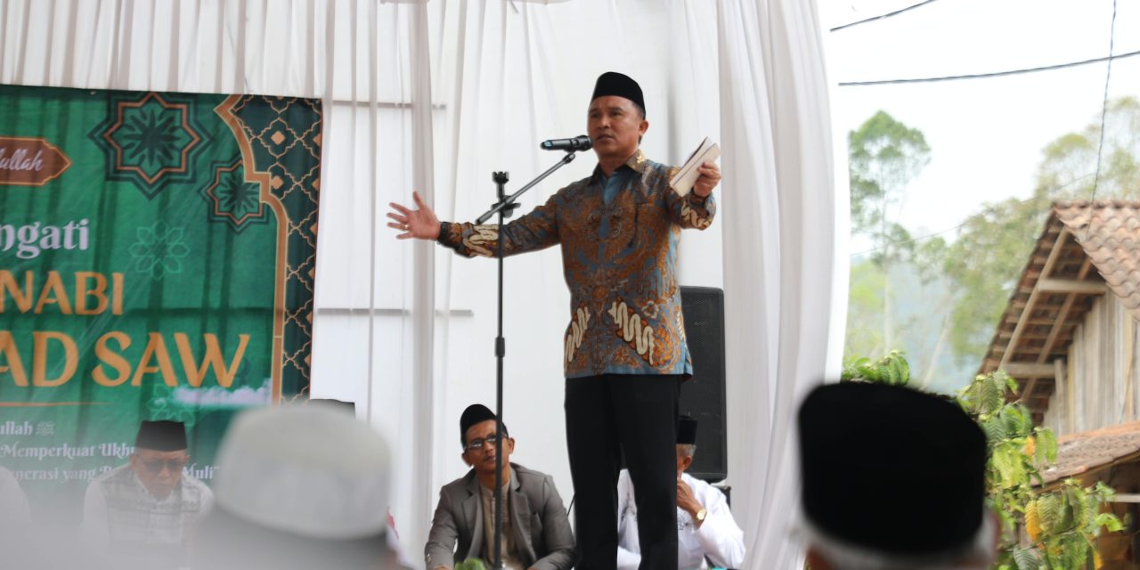 Hadiri Peringatan Maulid Nabi Muhammad SAW. Bupati Lambar Minta Peratin Data Ulang Warga yang Terhapus dari PBI