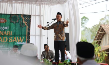 Hadiri Peringatan Maulid Nabi Muhammad SAW. Bupati Lambar Minta Peratin Data Ulang Warga yang Terhapus dari PBI