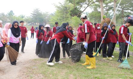 Persiapan Pengajian Akbar HUT ke-35, Pemkab Lampung Barat Gelar Senam dan Gotong Royong