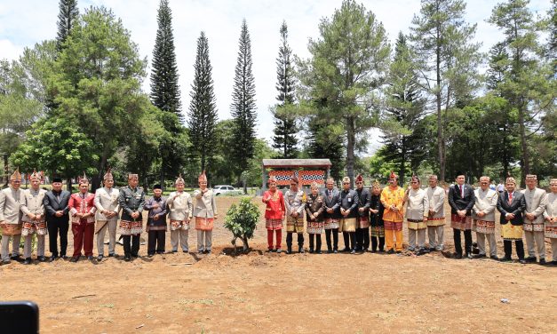 Lampung Barat Tandai HUT ke 35 Dengan Tanam Pohon