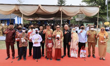 Program Tiga Setel Seragam Gratis Berhasil Pangkas Beban Orang Tua