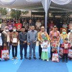 Bantuan 766 Seragam Gratis Pemkab Lambar Hapus Jurang Kaya Miskin di Sekincau