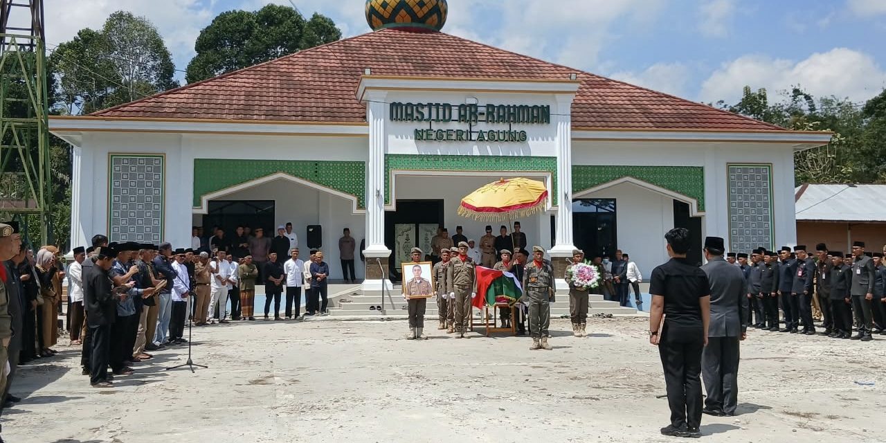 Pemkab Lambar Antar Kepala Disdukcapil Ruspan Anwar ke Peristirahatan Terakhir