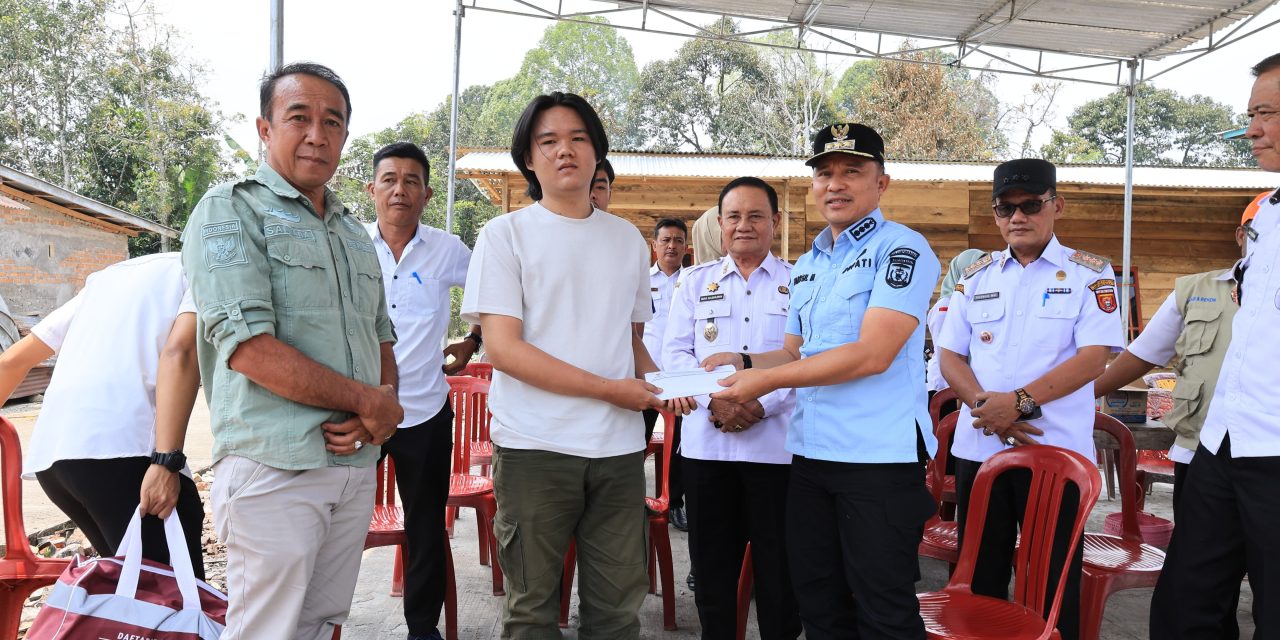 Bupati dan Wabup Lampung Barat Sambangi Keluarga Korban Kebakaran di Pekon Balak, Kecamatan Batu Brak