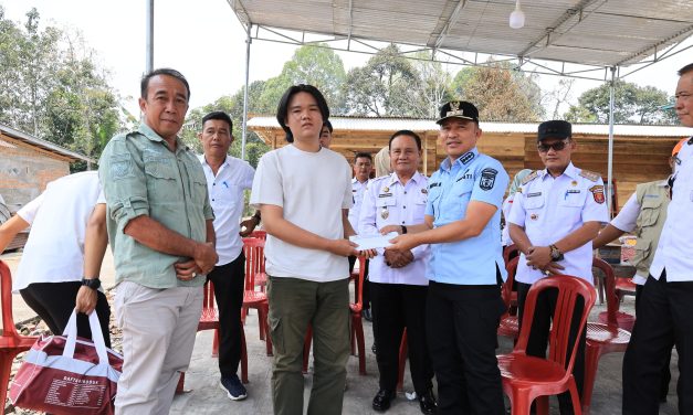 Bupati dan Wabup Lampung Barat Sambangi Keluarga Korban Kebakaran di Pekon Balak, Kecamatan Batu Brak