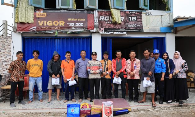 Lima Rumah Terbakar di Sukau, Pemkab Lampung Barat Salurkan Bantuan