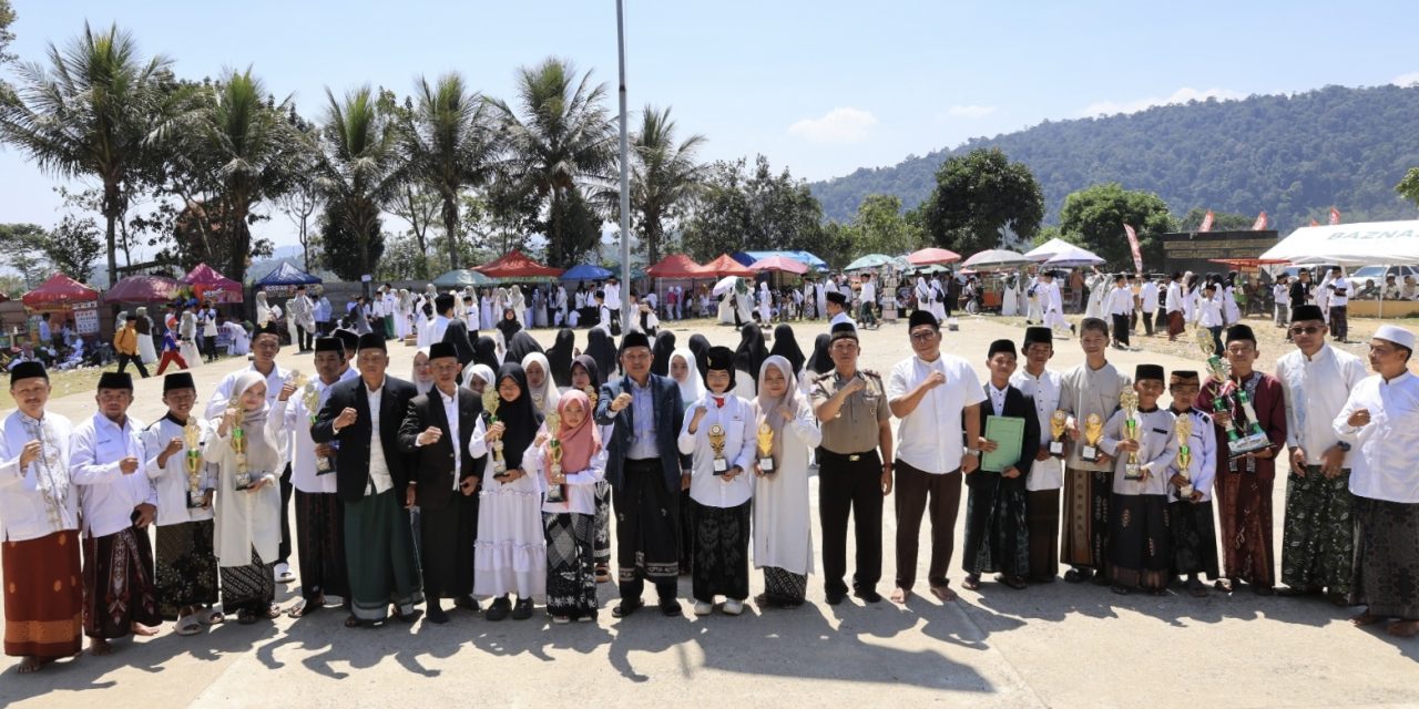 Peringatan Hari Santri di Lampung Barat, Bupati Parosil Umrohkan 2 Pimpinan Ponpes dan Berangkatkan 5 Santri Wisata Kebangsaan